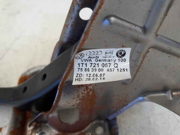 Brake pedal from a Volkswagen Touran (1T3) 1.4 16V TSI 140 2014