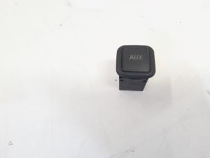 Usados Conexión AUX-USB Audi A4 (B8) 1.8 TFSI 16V Precio € 9,95 Norma de margen ofrecido por GEJO Revisie & Onderdelen BV