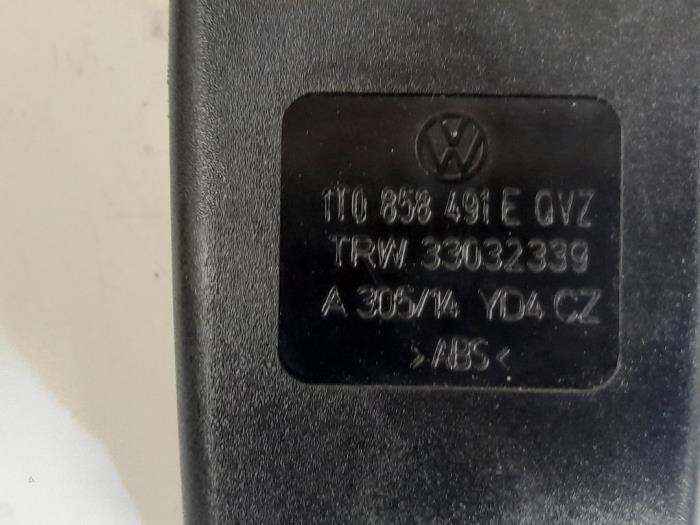 Rear seatbelt buckle, left from a Volkswagen Touran (1T3) 1.4 16V TSI 140 2014