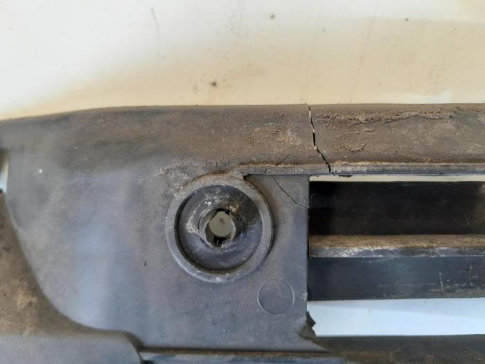 Rear bumper bracket, right from a Volkswagen Transporter T5 2.5 TDi 2004