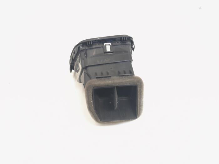 Dashboard vent from a Volkswagen Scirocco (137/13AD) 1.4 TSI 122 16V 2011