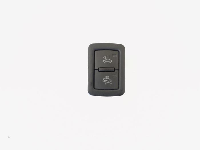 Używane Przelacznik (rózne) Audi A4 Avant (B8) 3.0 TDI V6 24V Quattro Cena € 5,00 Procedura marży oferowane przez GEJO Revisie & Onderdelen BV