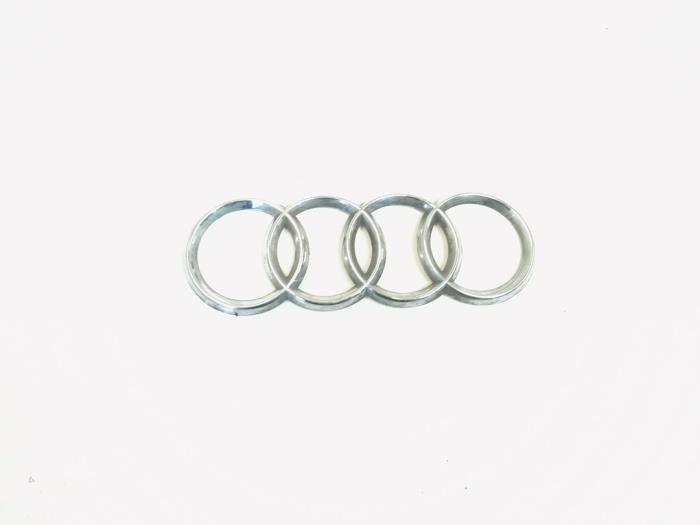 Używane Emblemat Audi A4 Avant (B8) 3.0 TDI V6 24V Quattro Cena € 25,00 Procedura marży oferowane przez GEJO Revisie & Onderdelen BV