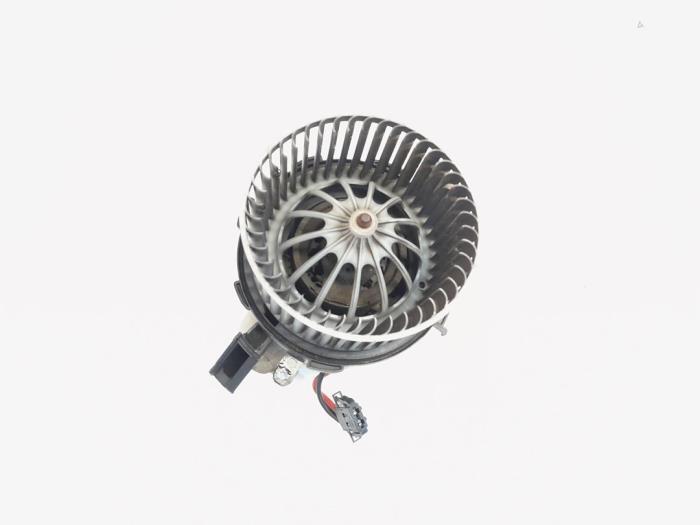 Motor de ventilador de calefactor de un Audi A4 Avant (B8) 3.0 TDI V6 24V Quattro 2008