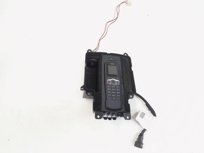 Używane Telefon Audi A5 (8T3) 3.0 TDI V6 24V Quattro Cena € 200,00 Procedura marży oferowane przez GEJO Revisie & Onderdelen BV