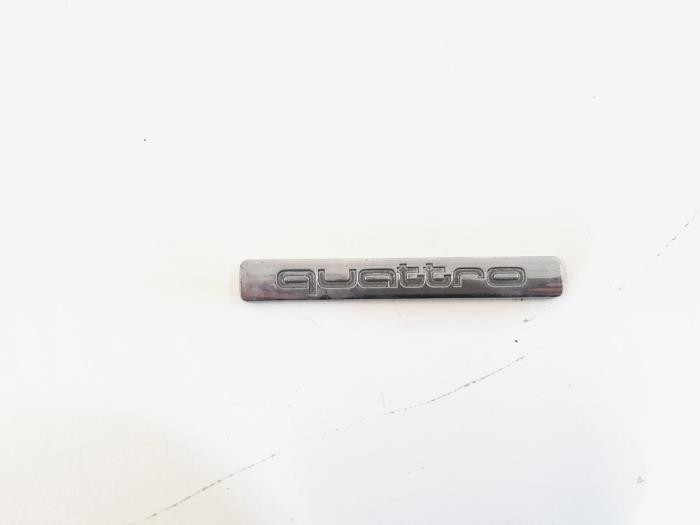 Używane Emblemat Audi A5 (8T3) 3.0 TDI V6 24V Quattro Cena € 20,00 Procedura marży oferowane przez GEJO Revisie & Onderdelen BV