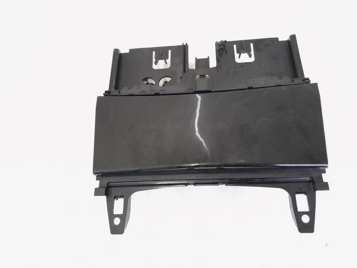 Begagnade Askkopp, fram Mercedes E (C207) E-350 CDI V6 24V Pris € 13,00 Marginaltabell erbjuds av GEJO Revisie & Onderdelen BV