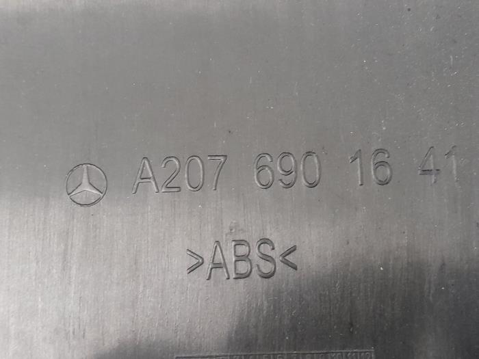 Revêtement coffre d'un Mercedes-Benz E (C207) E-350 CDI V6 24V 2010