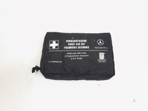 Begagnade Förbandslåda Mercedes E (C207) E-350 CDI V6 24V Pris € 9,00 Marginaltabell erbjuds av GEJO Revisie & Onderdelen BV