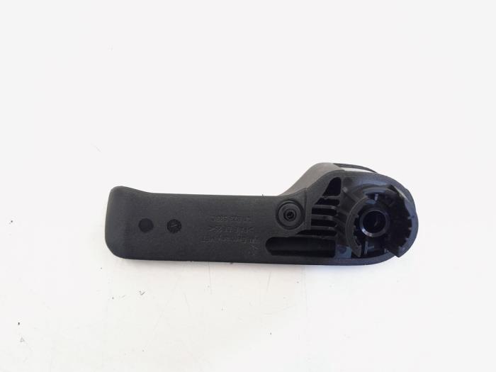 Hood lever from a Volkswagen Golf Plus (5M1/1KP) 1.4 TSI 122 16V 2008