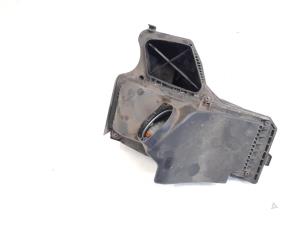 Używane Obudowa filtra powietrza Audi A4 Avant (B8) 1.8 TFSI 16V Cena € 49,95 Procedura marży oferowane przez GEJO Revisie & Onderdelen BV