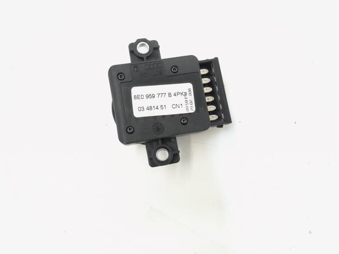 Electric seat switch from a Audi A4 Avant (B8) 1.8 TFSI 16V 2008