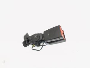 Używane Wtyk pasa bezpieczenstwa srodek tyl Audi RS 3 Sportback (8VA/8VF) 2.5 TFSI 20V Quattro Cena € 8,00 Procedura marży oferowane przez GEJO Revisie & Onderdelen BV