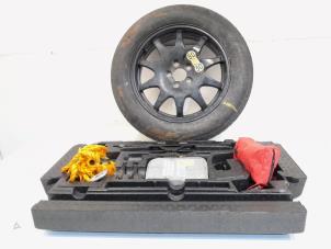 Used Jackkit + spare wheel Landrover Range Rover Sport (LS) 2.7 TDV6 24V Price € 150,00 Margin scheme offered by GEJO Revisie & Onderdelen BV