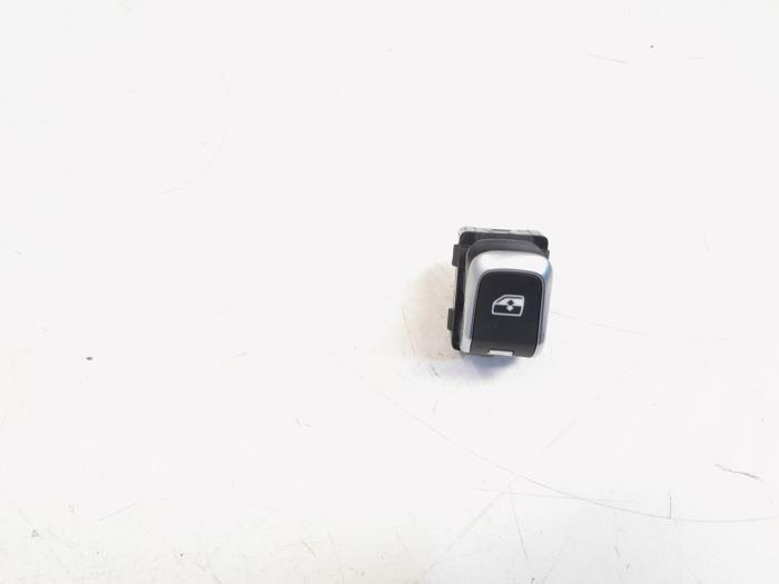 Usados Interruptor de ventanilla eléctrica Audi RS 3 Sportback (8VA/8VF) 2.5 TFSI 20V Quattro Precio € 9,95 Norma de margen ofrecido por GEJO Revisie & Onderdelen BV