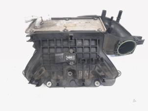 Używane Kolektor dolotowy Volkswagen Golf Plus (5M1/1KP) 1.4 TSI 122 16V Cena € 10,00 Procedura marży oferowane przez GEJO Revisie & Onderdelen BV