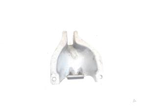 Engine mount from a Audi A6 (C7) 2.0 TDI 16V 2015