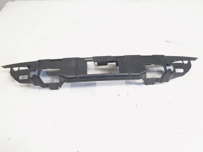 Używane Rózne elementy plastikowe Audi A3 Limousine (8VS/8VM) 1.0 TFSI 12V Cena € 20,00 Procedura marży oferowane przez GEJO Revisie & Onderdelen BV