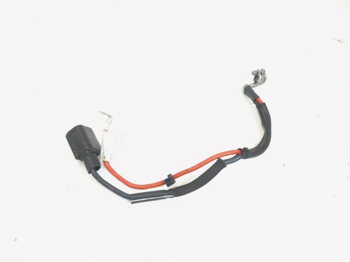 Używane Biegun akumulator Audi A3 Limousine (8VS/8VM) 1.0 TFSI 12V Cena € 14,00 Procedura marży oferowane przez GEJO Revisie & Onderdelen BV