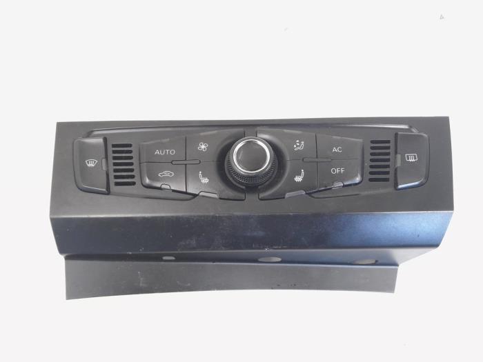 Heater control panel from a Audi A4 Avant (B8) 2.0 TDI 16V 2010