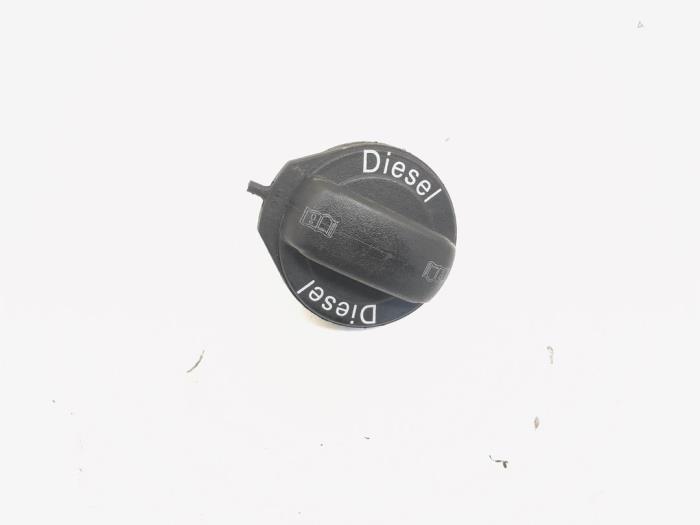 Fuel cap Audi A4 Avant 2.0 TDI 16V LZ7H 8K0201550B