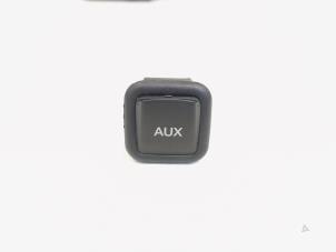 Used AUX / USB connection Audi A4 Avant (B8) 2.0 TDI 16V Price € 9,95 Margin scheme offered by GEJO Revisie & Onderdelen BV