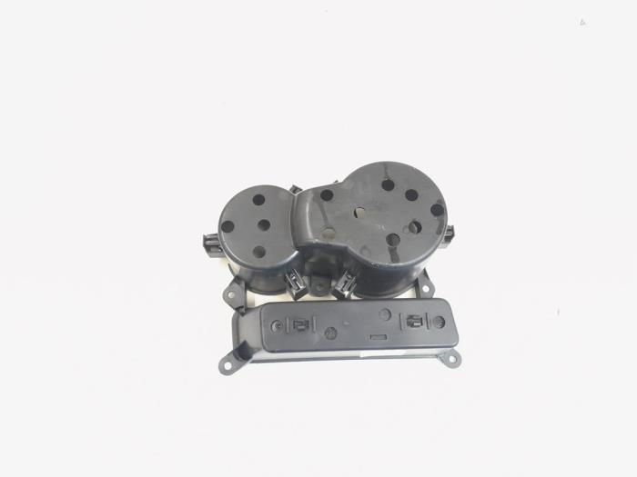 Cup holder from a Audi A4 Avant (B8) 2.0 TDI 16V 2010