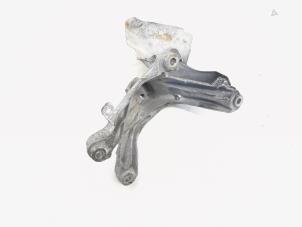 Engine mount from a Audi A4 Avant (B8) 2.0 TDI 16V 2010