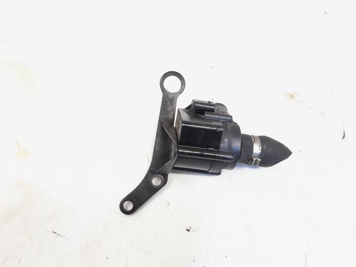Begagnade Extra vattenpump Audi A4 Avant (B8) 3.0 TDI V6 24V Quattro Pris € 30,00 Marginaltabell erbjuds av GEJO Revisie & Onderdelen BV