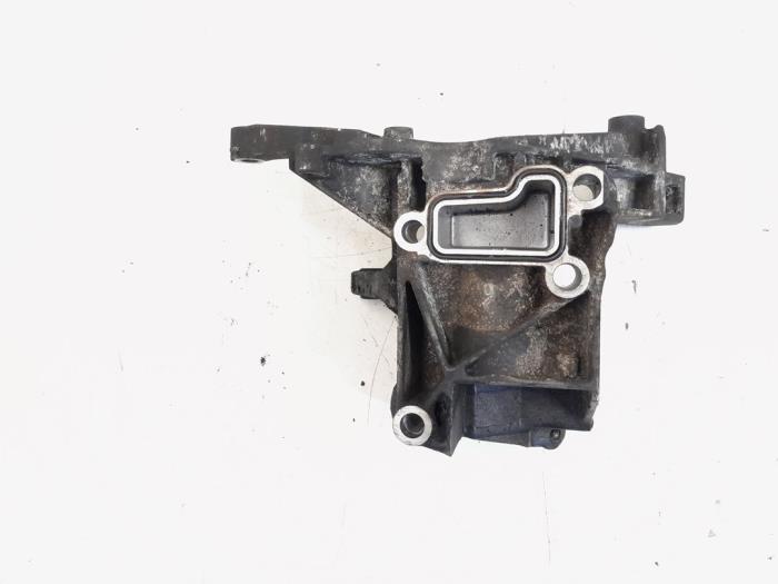 Usagé Support pompe direction assistée Audi A4 Avant (B8) 3.0 TDI V6 24V Quattro Prix € 22,00 Règlement à la marge proposé par GEJO Revisie & Onderdelen BV