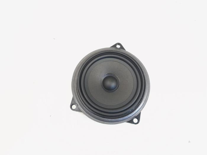 Speaker from a BMW X1 (E84) sDrive 20d 2.0 16V 2010