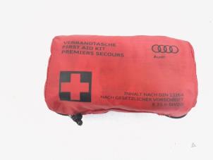 Used First aid kit Audi A3 Sportback (8VA/8VF) 1.4 TFSI ACT Ultra 16V Price € 7,00 Margin scheme offered by GEJO Revisie & Onderdelen BV