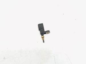 Temperatursensor Motor van een Volkswagen Golf VII (AUA) 1.0 TSI 12V 2018