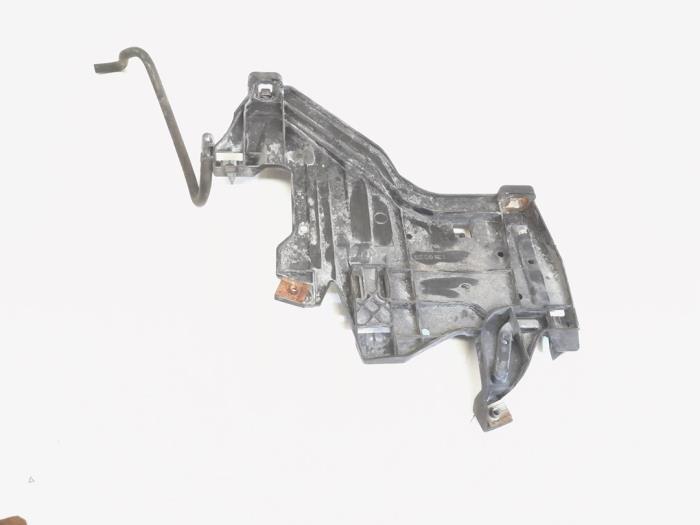 Używane Rama reflektora prawa Audi A4 Avant (B8) 3.0 TDI V6 24V Quattro Cena € 30,00 Procedura marży oferowane przez GEJO Revisie & Onderdelen BV