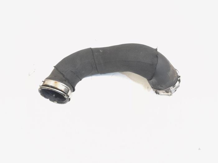 Intercooler Schlauch van een Audi A4 Avant (B8) 3.0 TDI V6 24V Quattro 2008