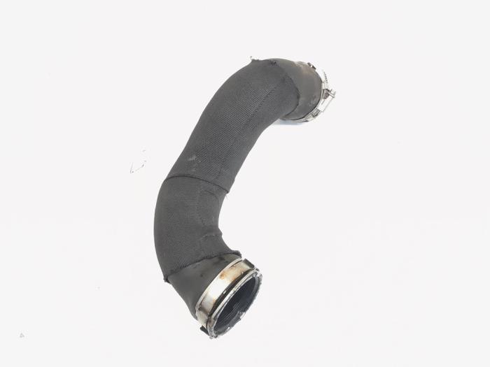 Intercooler Schlauch van een Audi A4 Avant (B8) 3.0 TDI V6 24V Quattro 2008