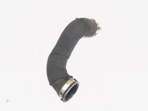Intercooler Schlauch van een Audi A4 Avant (B8) 3.0 TDI V6 24V Quattro 2008