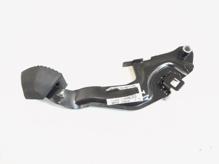 Brake pedal from a Peugeot 208 I (CA/CC/CK/CL) 1.2 Vti 12V PureTech 2018