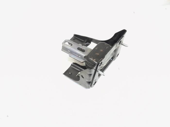 Used Engine mount Peugeot 208 I (CA/CC/CK/CL) 1.2 Vti 12V PureTech Price € 13,00 Margin scheme offered by GEJO Revisie & Onderdelen BV