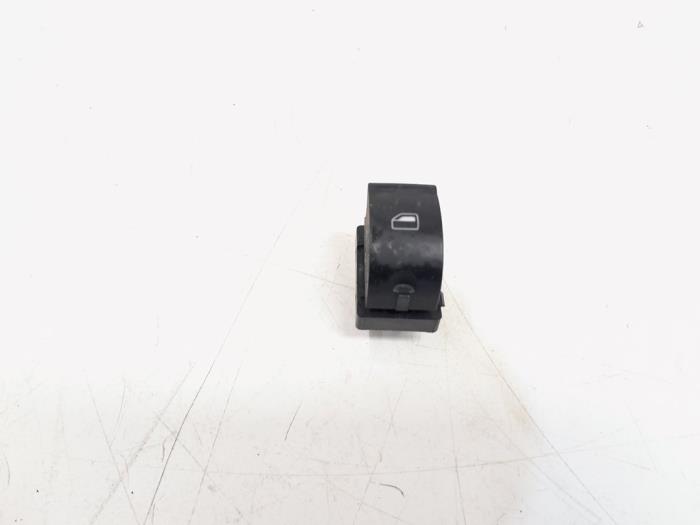 Usados Interruptor de ventanilla eléctrica Audi TT (8J3) 1.8 TFSI 16V Precio € 4,00 Norma de margen ofrecido por GEJO Revisie & Onderdelen BV