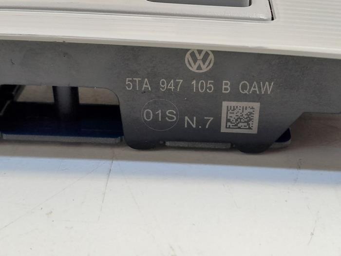 Innenbeleuchtung vorne van een Volkswagen Tiguan (AD1) 2.0 TDI 16V BlueMotion Technology SCR 2017