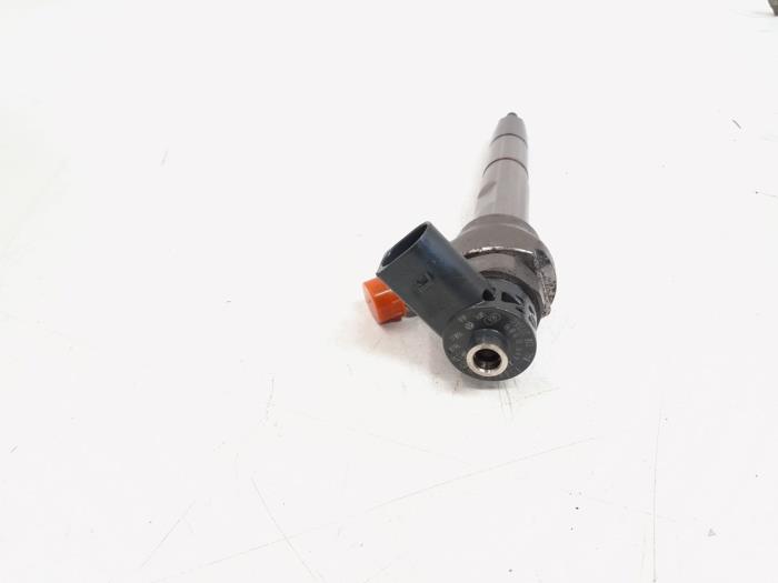 Injector (diesel) from a Volkswagen Tiguan (AD1) 2.0 TDI 16V BlueMotion Technology SCR 2017