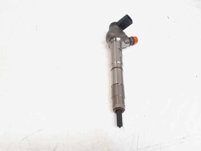 Injector (diesel) from a Volkswagen Tiguan (AD1) 2.0 TDI 16V BlueMotion Technology SCR 2017