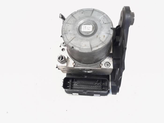 ABS pump from a Volkswagen Tiguan (AD1) 2.0 TDI 16V BlueMotion Technology SCR 2017
