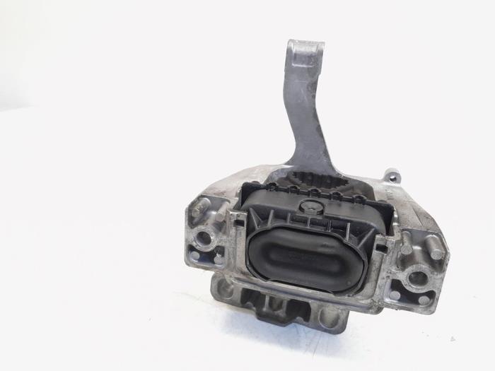 Engine mount from a Volkswagen Tiguan (AD1) 2.0 TDI 16V BlueMotion Technology SCR 2017