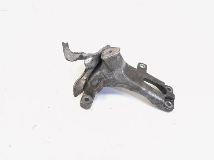 Usagé Support moteur Audi A4 Avant (B8) 3.0 TDI 245 V6 24V Quattro Prix € 9,00 Règlement à la marge proposé par GEJO Revisie & Onderdelen BV