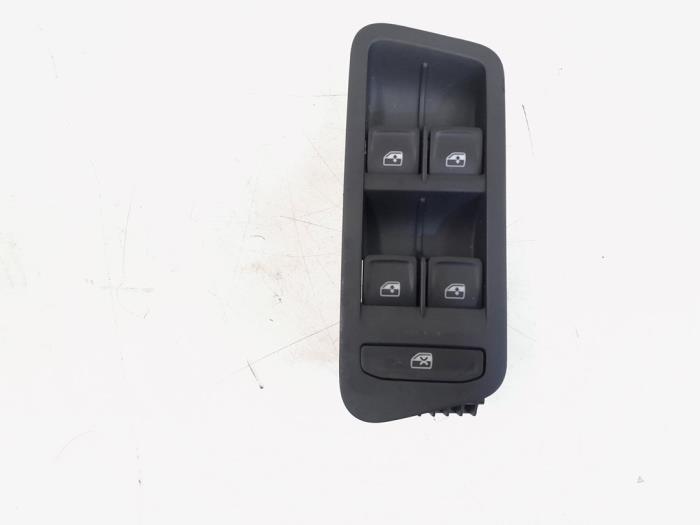 Interruptor combinado de ventanillas de un Volkswagen Golf VII (AUA) e-Golf 2018