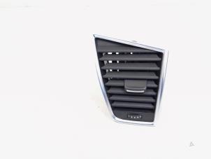 Używane Kratka wentylacyjna deski rozdzielczej Audi Q5 (8RB) 2.0 TFSI 16V Quattro Cena € 49,00 Procedura marży oferowane przez GEJO Revisie & Onderdelen BV