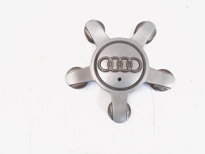 Używane Kolpak Audi Q5 (8RB) 2.0 TFSI 16V Quattro Cena € 8,95 Procedura marży oferowane przez GEJO Revisie & Onderdelen BV