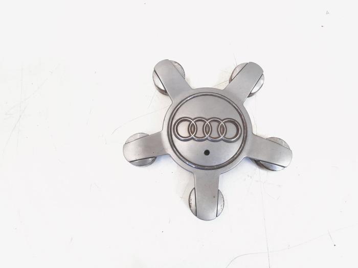 Używane Kolpak Audi Q5 (8RB) 2.0 TFSI 16V Quattro Cena € 8,95 Procedura marży oferowane przez GEJO Revisie & Onderdelen BV